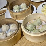 杭州小龍湯包 - 小籠湯色　韭黃鮮蝦餃　青菜餃子