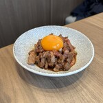 Yakiniku Sansui - 牛ローストユッケ　1,450円