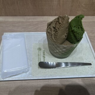 フォー グリーン リーブス イトウエン_0