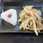 こだわりうどん一道 - 《ごぼう天・梅おにぎり》アップ