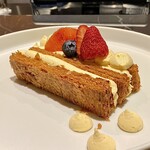 Relevé dessert - バニラのミルフィーユ（作りたて）
