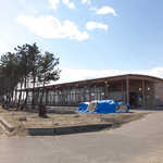 ローストステージ - カナダからの木材提供で建てられた「メイプル館」。平日も営業している（木曜定休）