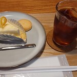 お菓子とくつろぎとこむぎさん - 瀬戸内レモンタルト、アイスコーヒー