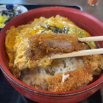 Jinroku Udon - 甘辛く煮込まれて出汁の効いた美味しいカツ^^