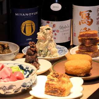 名物「マグロぶつ」をはじめ、お酒好き垂涎の一品が揃い踏み