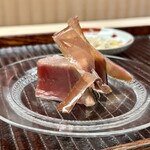 緒方 - 和歌山産　けんけんカツオ　胡麻油にらっきょう