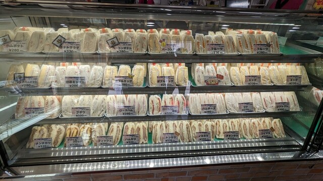 sandria Hon Ten photo 3