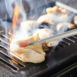 Hitoya - 信玄鶏焼肉はロースターで焼いていただきます