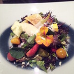 甲州ワインビーフのプレザオラ　有機サラダと自家製ピクルス添え２０１４，３