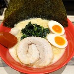 横浜家系ラーメン 赤家 - 塩味玉ラーメン