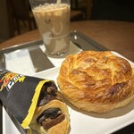 Sam Maruku Kafe - 期間限定のブラックサンダーチョコクロ！とバターデニッシュ。
      