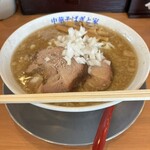 燕三条中華そば ぎと家 - 料理写真:背脂煮干しそば、950円。