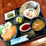 光る海 - サーモン丼ミニ＆ホッキのバター焼き