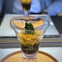 日本料理 TOBIUME - ＊下には「素麺のり」と「八朔」を合わせ、その上にタップリの「ムラサキウニ」、 その上には「花わさび」と豪華なパフェ。^^