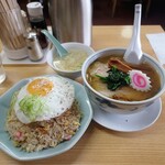 かし亀 - 半ラーメンは麺1玉入ってます笑