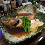 酒肴商店 アジト - ガシラの煮付け