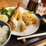 菱田屋 - エビフライとひれかつ定食