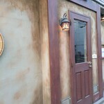 バー ピース - 店入口1800すぎ