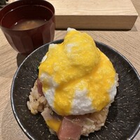 鮨 いつみ - メレンゲの卵ご飯鮪トッピング！これ、かわってて、面白い
