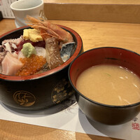 鮨政 西口店 - ちらし具の大盛り 1210円 鮨政 西口店 - ちらし具の大盛り 1210円