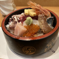 鮨政 西口店 - シャリは普通盛り 具だけ大盛りなのは助かります 鮨政 西口店 - シャリは普通盛り 具だけ大盛りなのは助かります