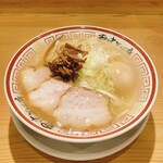 Tanaka Sobaten - 中華そば（玉子入り）、1,030円。