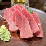大衆割烹 足立屋 - ＊生本マグロ中トロ（¥990）