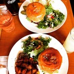 ザ・コーナー ハンバーガー＆サルーン - 