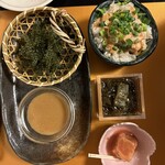 Yambaru Dainingu Matsu No Kominka - 海ぶどう、ミミガー、もずく酢、豆腐よう