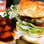 ザ・コーナー ハンバーガー＆サルーン - 