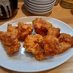 美味しい炒飯の店 満福 - 唐揚げ6個・550円ウン？二人だから1個オマケしてくれたのかな！！？（笑）