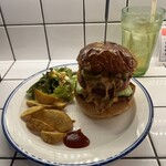 S.B.DINER-KOBE - チリミートハラペーニョチーズバーガー