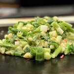 お好み焼屋みっちゃん - 出た！！！つなぎ生地少なめの切りたてのネギ