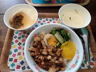 家豆花 - 魯肉飯セット