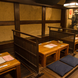 For banquets, we recommend the spacious ``Horigotatsu'' seats.