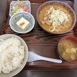 Motsuniya Hinode Shokudou - もつ煮定食（おかず大盛）　　930円