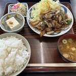 もつ煮屋 日の出食堂 - 生姜焼き定食　　1030円