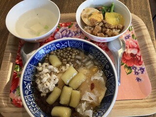 家豆花 - 豆花、ルーローハン、大根スープ