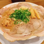 中華そば 桜花 - 濃厚背脂ニンニク中華そば+肉マシ