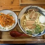 Toraya - 沖縄そば中とにんじんしりしりご飯