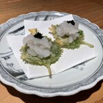 めしや 魚界人 - 生白海老と大葉の天ぷら