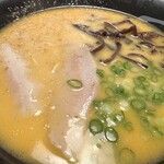 247569344 - とんこつラーメン　　　　　　　　　　　　　　　　　　　　　（トントロチャーシュー2枚付）　　　　　　　　　　　　650円！！