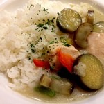 Ciao　Ciao - 2014年3月10日　グリーンカレーのセット900円　サラダとドリンク付き　デザートは+300円