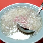 広東御料理　竹香 - 「ハム入りフカヒレスープです。」と。自然な塩豚の風味♡合わせたお酒（おそらくですが日本酒？）自然な調味にこだわりを感じます♪