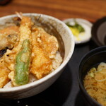 谷津家 - 料理写真:野菜海鮮天丼（税込み￥1000位）