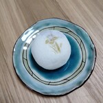 京菓子司 松寿軒 - うっすらと紫色が差して何とも風雅⭐️