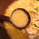 麺処 白樺山荘 - スープ