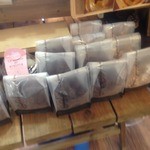 パティスリーフラヴール - 焼き菓子も可愛らしいものが多く、バリエーションは豊かだ。