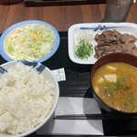 松屋 - カルビ焼肉定食・豚汁セット（特盛）　970円