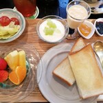 cafe イチフジ - トーストセット…サラダ､フルーツ､ヨーグルト､フルーツジュース､ジャム付き♪